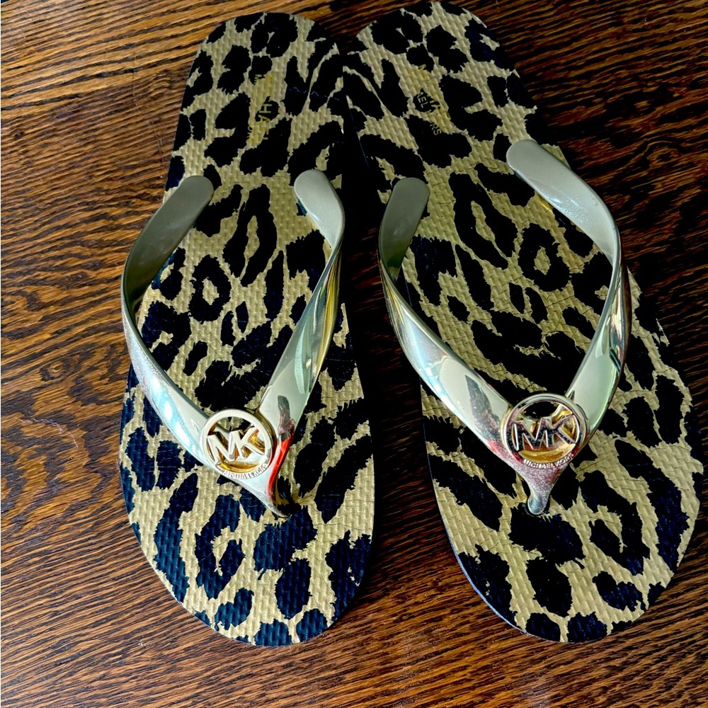 Michael Kors NWOT flip flops